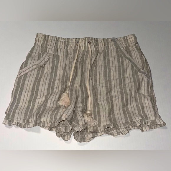 SO Ruffled Hem Dolphin Shorts - Picture 1 of 4